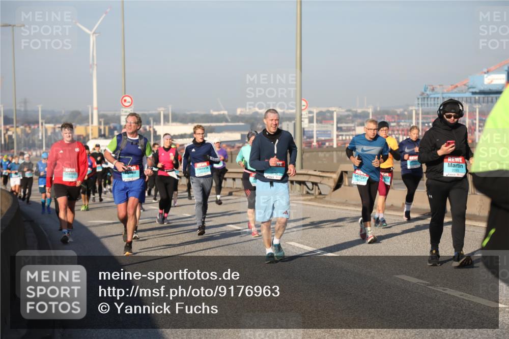 03.10.2025 - Köhlbrandbrückenlauf Yannick Fuchs http://msf.ph/oto/9176963 03.10.2025 08:47:39 Position 2 2093 meine-sportfotos.de