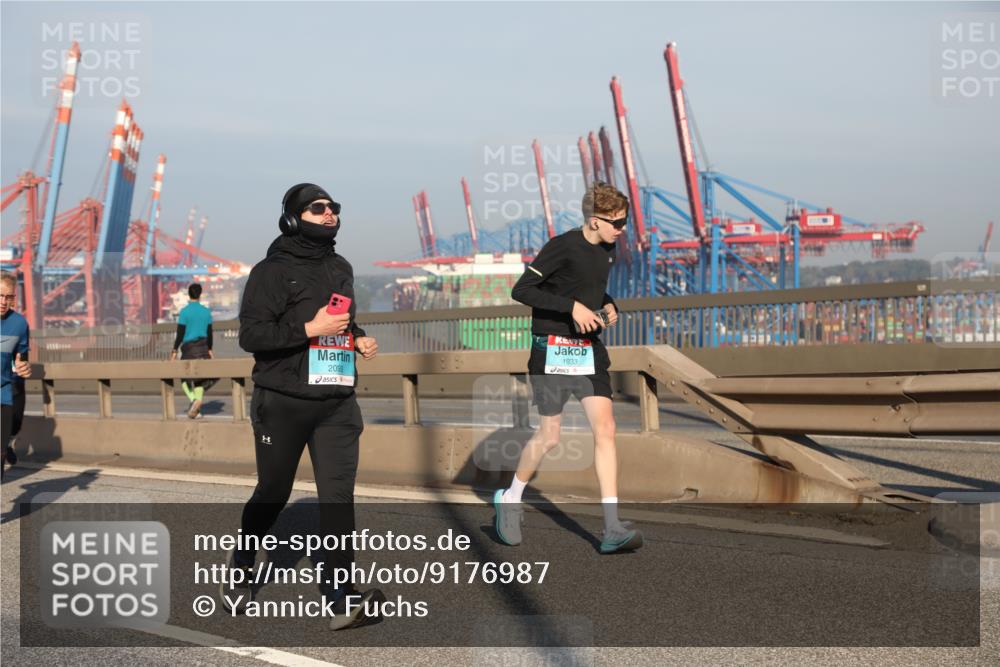 03.10.2025 - Köhlbrandbrückenlauf Yannick Fuchs http://msf.ph/oto/9176987 03.10.2025 08:47:42 Position 2 2093, 1933 meine-sportfotos.de