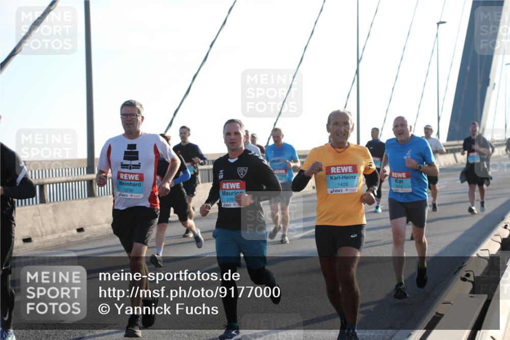 03.10.2025 - Köhlbrandbrückenlauf Yannick Fuchs http://msf.ph/oto/9177000 03.10.2025 08:27:01 Position 1 3236, 2761, 1428, 3250 meine-sportfotos.de