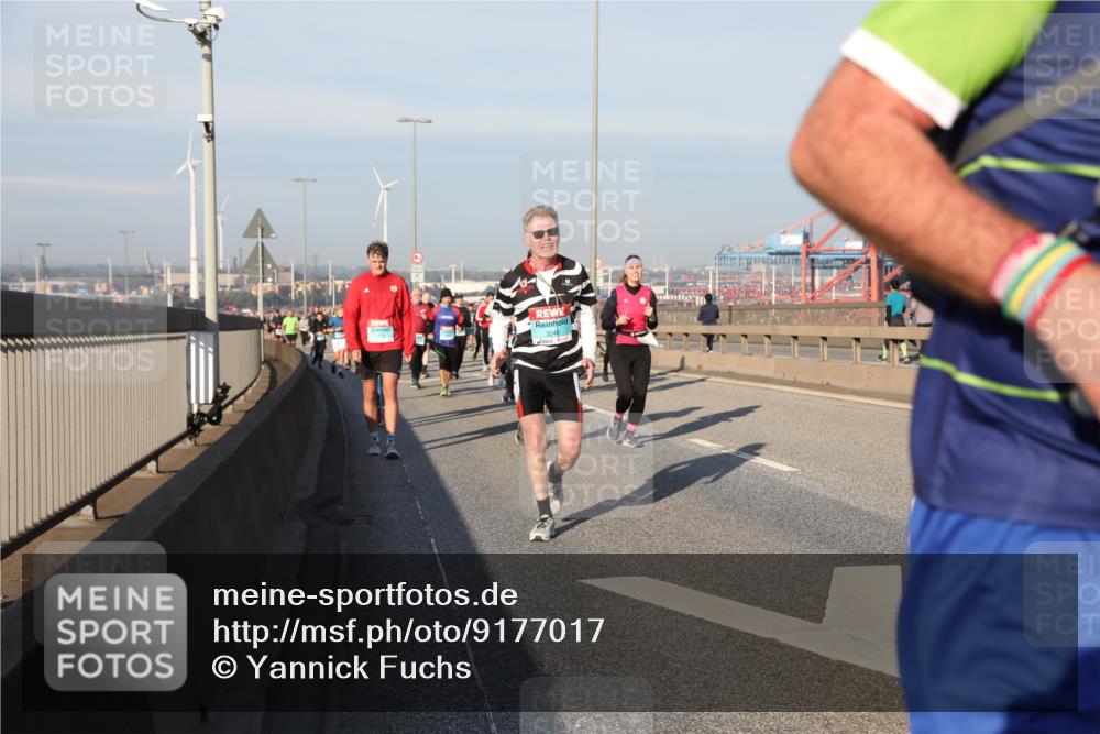 03.10.2025 - Köhlbrandbrückenlauf Yannick Fuchs http://msf.ph/oto/9177017 03.10.2025 08:47:45 Position 2 3540 meine-sportfotos.de