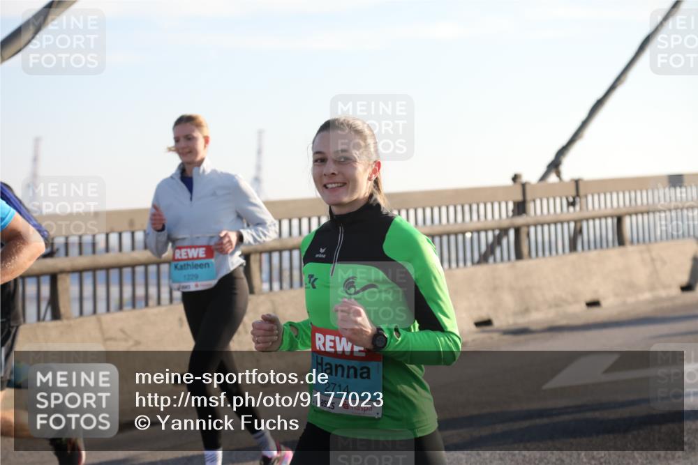 03.10.2025 - Köhlbrandbrückenlauf Yannick Fuchs http://msf.ph/oto/9177023 03.10.2025 08:27:05 Position 1 1229, 2714 meine-sportfotos.de