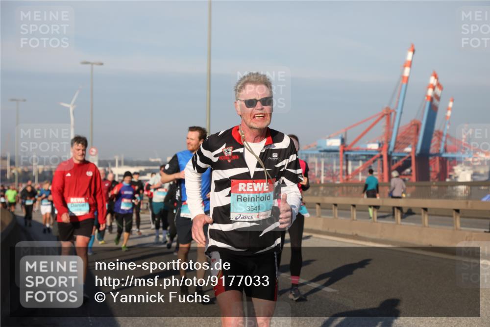 03.10.2025 - Köhlbrandbrückenlauf Yannick Fuchs http://msf.ph/oto/9177033 03.10.2025 08:47:46 Position 2 3540 meine-sportfotos.de