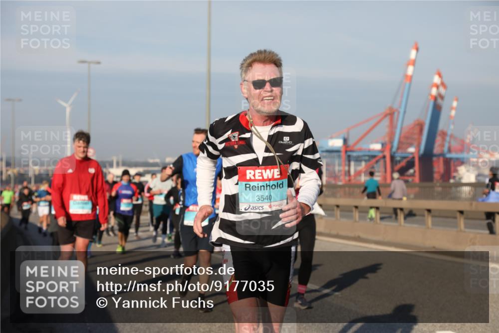 03.10.2025 - Köhlbrandbrückenlauf Yannick Fuchs http://msf.ph/oto/9177035 03.10.2025 08:47:46 Position 2 3540 meine-sportfotos.de