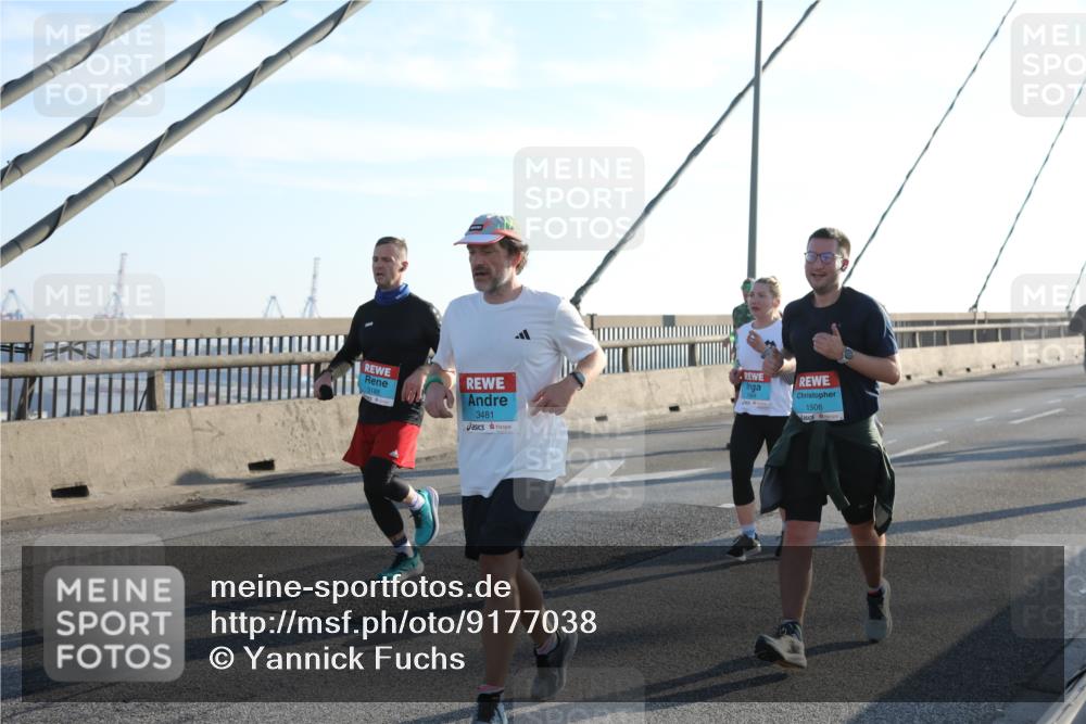 03.10.2025 - Köhlbrandbrückenlauf Yannick Fuchs http://msf.ph/oto/9177038 03.10.2025 08:27:06 Position 1 3188, 3481, 1506 meine-sportfotos.de