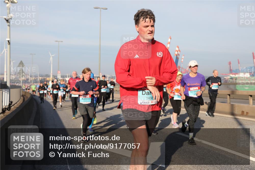 03.10.2025 - Köhlbrandbrückenlauf Yannick Fuchs http://msf.ph/oto/9177057 03.10.2025 08:47:50 Position 2 2813, 1456 meine-sportfotos.de