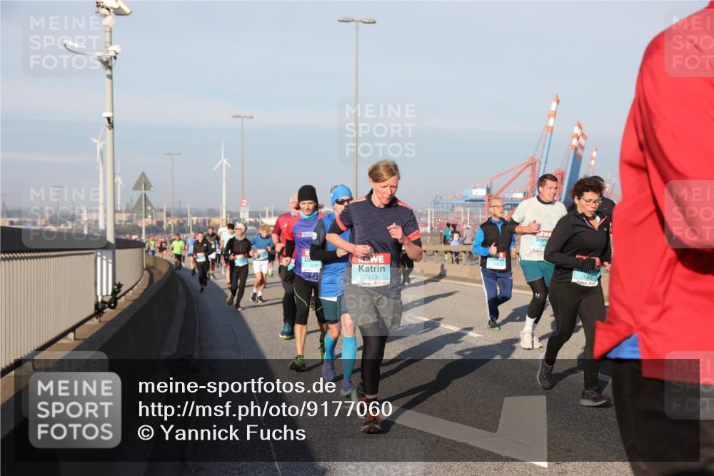 03.10.2025 - Köhlbrandbrückenlauf Yannick Fuchs http://msf.ph/oto/9177060 03.10.2025 08:47:51 Position 2 2813, 178, 1305 meine-sportfotos.de