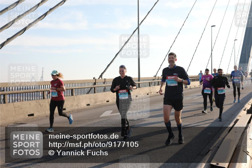 03.10.2025 - Köhlbrandbrückenlauf Yannick Fuchs http://msf.ph/oto/9177105 03.10.2025 08:27:14 Position 1 1238, 3138 meine-sportfotos.de