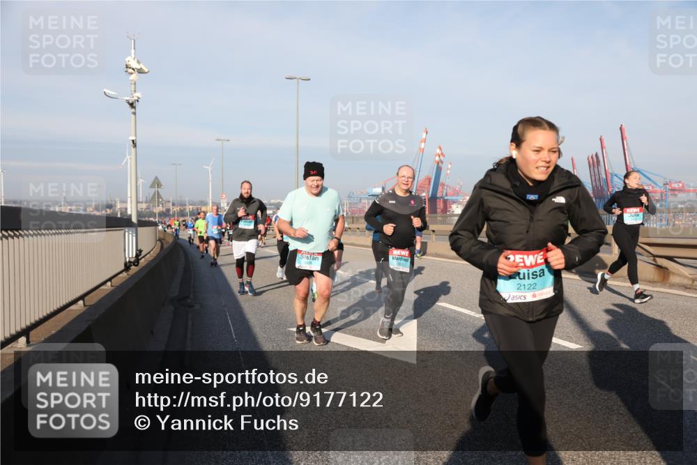 03.10.2025 - Köhlbrandbrückenlauf Yannick Fuchs http://msf.ph/oto/9177122 03.10.2025 08:47:58 Position 2 2826, 2825, 2122 meine-sportfotos.de