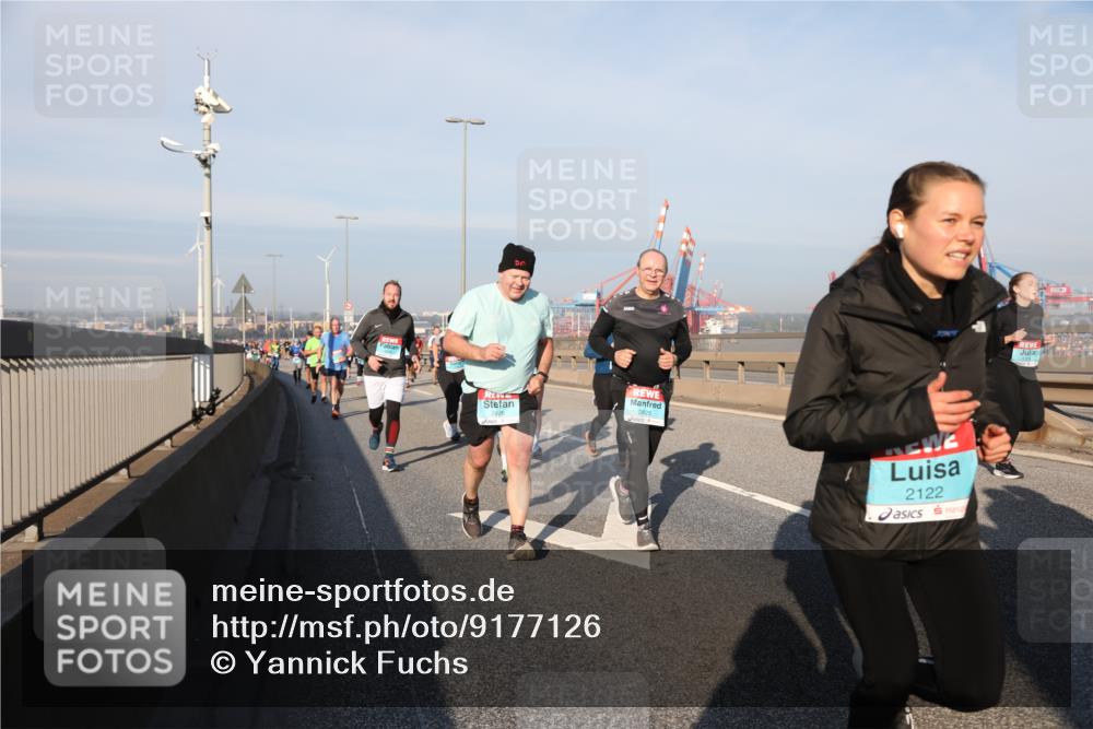03.10.2025 - Köhlbrandbrückenlauf Yannick Fuchs http://msf.ph/oto/9177126 03.10.2025 08:47:59 Position 2 2825, 2122, 3104 meine-sportfotos.de