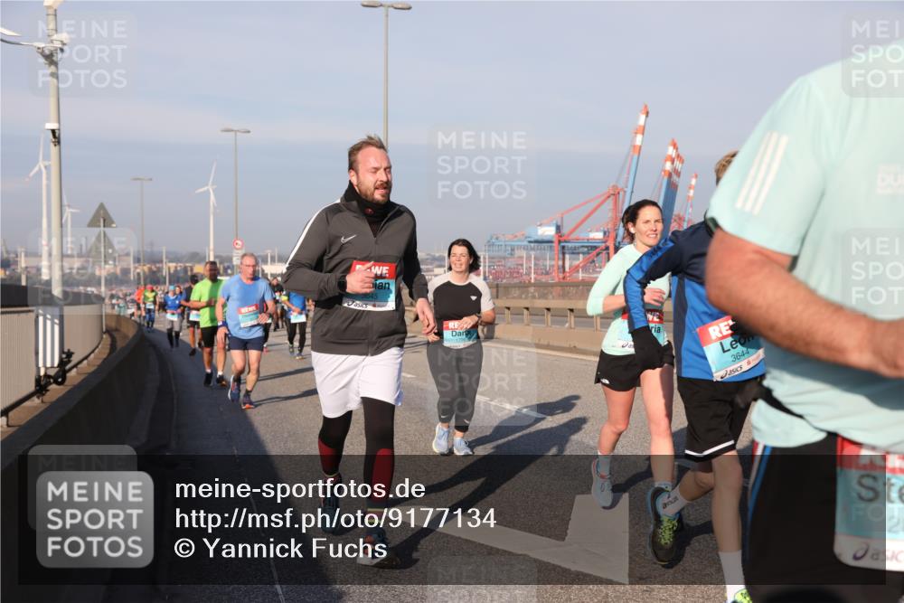 03.10.2025 - Köhlbrandbrückenlauf Yannick Fuchs http://msf.ph/oto/9177134 03.10.2025 08:48:00 Position 2 3645, 3644, 20 meine-sportfotos.de