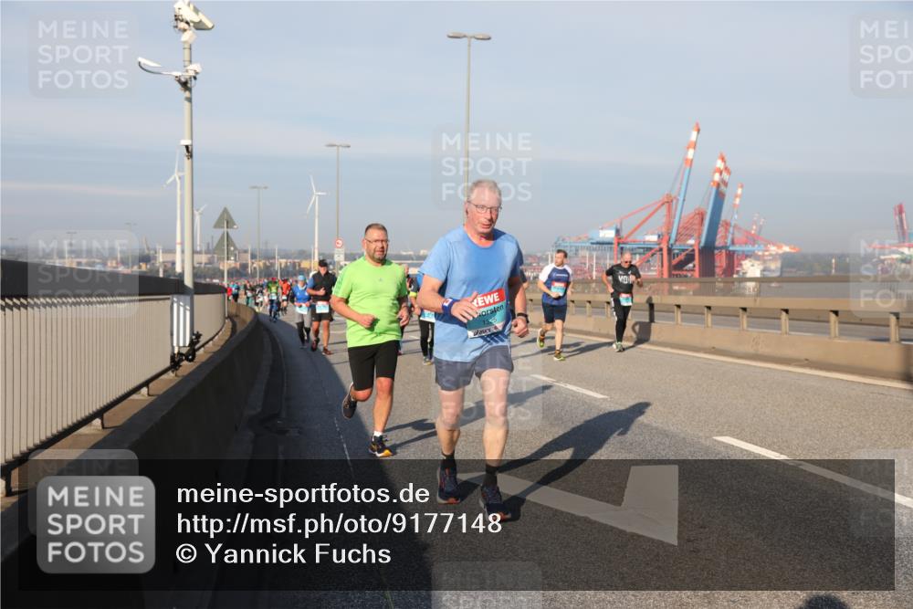 03.10.2025 - Köhlbrandbrückenlauf Yannick Fuchs http://msf.ph/oto/9177148 03.10.2025 08:48:03 Position 2 1325 meine-sportfotos.de