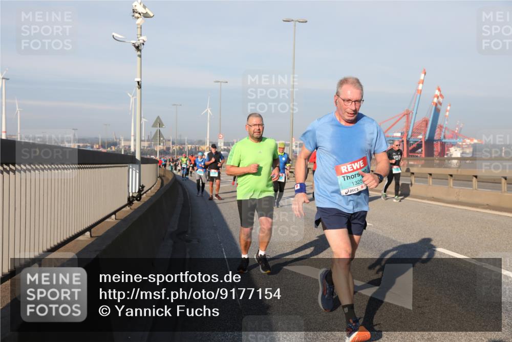 03.10.2025 - Köhlbrandbrückenlauf Yannick Fuchs http://msf.ph/oto/9177154 03.10.2025 08:48:03 Position 2 1325 meine-sportfotos.de