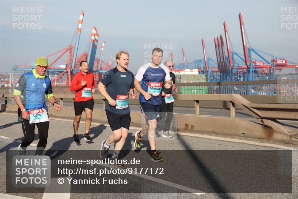 03.10.2025 - Köhlbrandbrückenlauf Yannick Fuchs http://msf.ph/oto/9177172 03.10.2025 08:48:06 Position 2 2956, 2165, 2144, 2171 meine-sportfotos.de