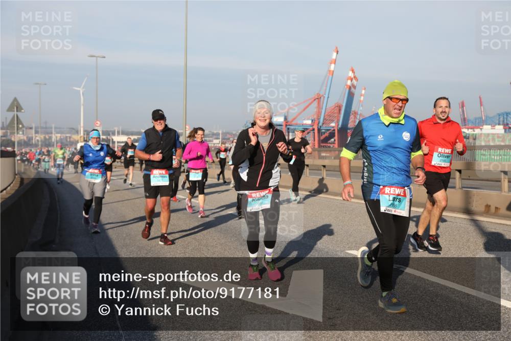 03.10.2025 - Köhlbrandbrückenlauf Yannick Fuchs http://msf.ph/oto/9177181 03.10.2025 08:48:07 Position 2 2098, 2956, 2165 meine-sportfotos.de