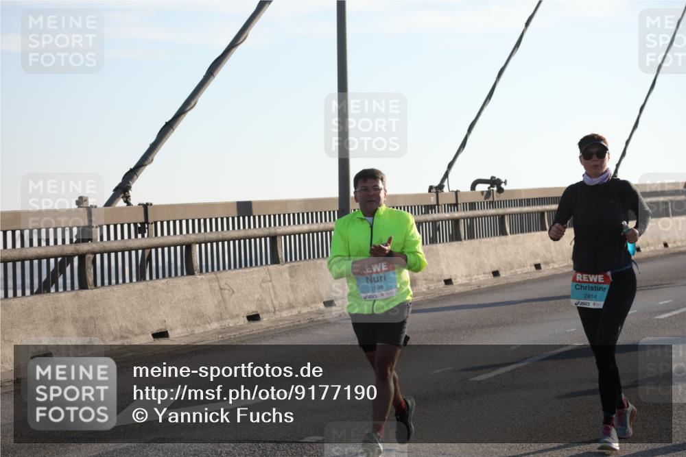 03.10.2025 - Köhlbrandbrückenlauf Yannick Fuchs http://msf.ph/oto/9177190 03.10.2025 08:27:22 Position 1 3198, 2814 meine-sportfotos.de