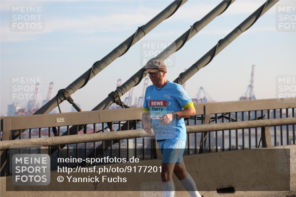 03.10.2025 - Köhlbrandbrückenlauf Yannick Fuchs http://msf.ph/oto/9177201 03.10.2025 08:27:23 Position 1 2760, 1286 meine-sportfotos.de
