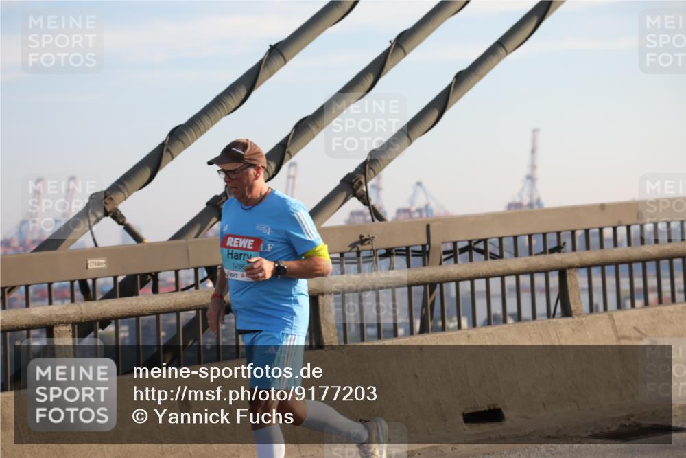 03.10.2025 - Köhlbrandbrückenlauf Yannick Fuchs http://msf.ph/oto/9177203 03.10.2025 08:27:23 Position 1 2760, 1286 meine-sportfotos.de