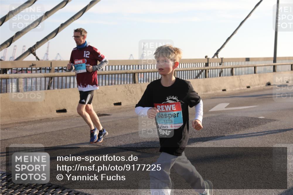 03.10.2025 - Köhlbrandbrückenlauf Yannick Fuchs http://msf.ph/oto/9177225 03.10.2025 08:27:28 Position 1 12, 1173 meine-sportfotos.de