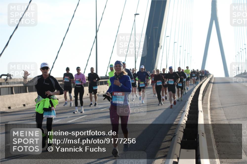 03.10.2025 - Köhlbrandbrückenlauf Yannick Fuchs http://msf.ph/oto/9177256 03.10.2025 08:27:34 Position 1 3434, 3492 meine-sportfotos.de