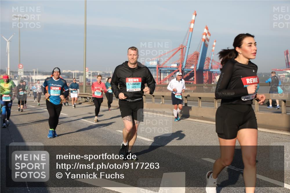 03.10.2025 - Köhlbrandbrückenlauf Yannick Fuchs http://msf.ph/oto/9177263 03.10.2025 08:48:15 Position 2 3473 meine-sportfotos.de
