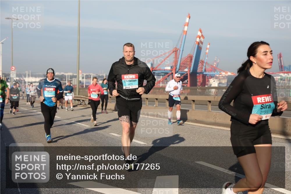 03.10.2025 - Köhlbrandbrückenlauf Yannick Fuchs http://msf.ph/oto/9177265 03.10.2025 08:48:15 Position 2 3473, 2155 meine-sportfotos.de