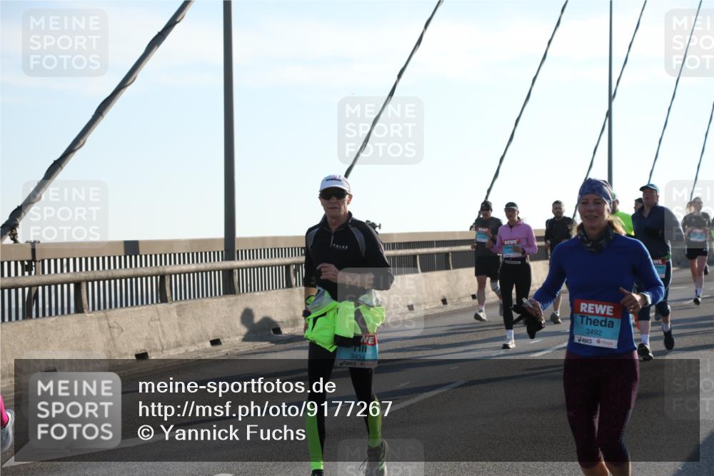 03.10.2025 - Köhlbrandbrückenlauf Yannick Fuchs http://msf.ph/oto/9177267 03.10.2025 08:27:35 Position 1 3434, 3492 meine-sportfotos.de