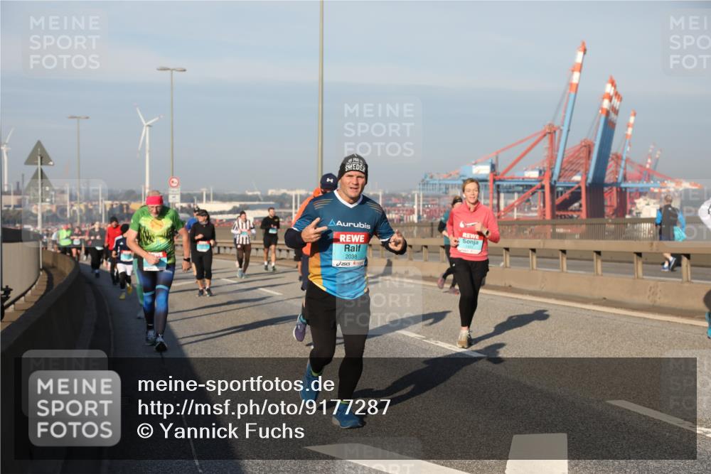 03.10.2025 - Köhlbrandbrückenlauf Yannick Fuchs http://msf.ph/oto/9177287 03.10.2025 08:48:17 Position 2 2038, 1431 meine-sportfotos.de