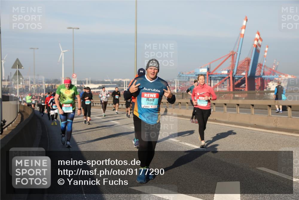 03.10.2025 - Köhlbrandbrückenlauf Yannick Fuchs http://msf.ph/oto/9177290 03.10.2025 08:48:17 Position 2 2038, 1431 meine-sportfotos.de