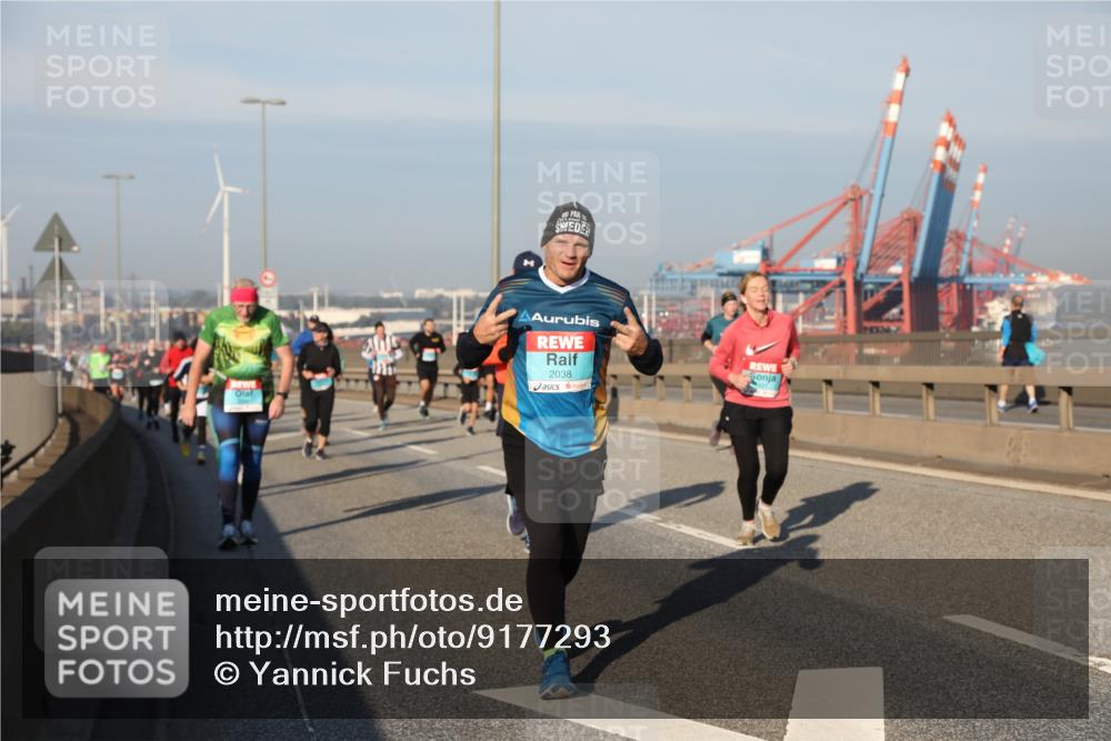 03.10.2025 - Köhlbrandbrückenlauf Yannick Fuchs http://msf.ph/oto/9177293 03.10.2025 08:48:17 Position 2 2038 meine-sportfotos.de