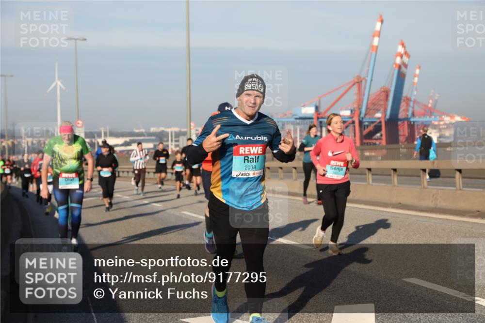 03.10.2025 - Köhlbrandbrückenlauf Yannick Fuchs http://msf.ph/oto/9177295 03.10.2025 08:48:17 Position 2 2038, 1431 meine-sportfotos.de