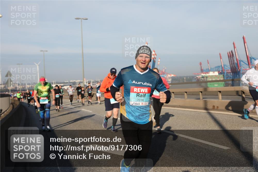 03.10.2025 - Köhlbrandbrückenlauf Yannick Fuchs http://msf.ph/oto/9177306 03.10.2025 08:48:18 Position 2 2038 meine-sportfotos.de