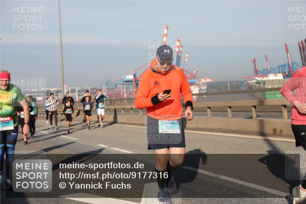 03.10.2025 - Köhlbrandbrückenlauf Yannick Fuchs http://msf.ph/oto/9177316 03.10.2025 08:48:20 Position 2 3348, 2007 meine-sportfotos.de