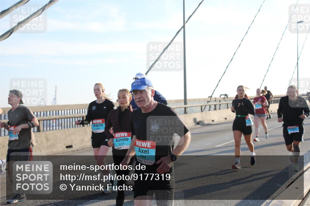03.10.2025 - Köhlbrandbrückenlauf Yannick Fuchs http://msf.ph/oto/9177319 03.10.2025 08:27:41 Position 1 946, 2698, 3409, 1369 meine-sportfotos.de