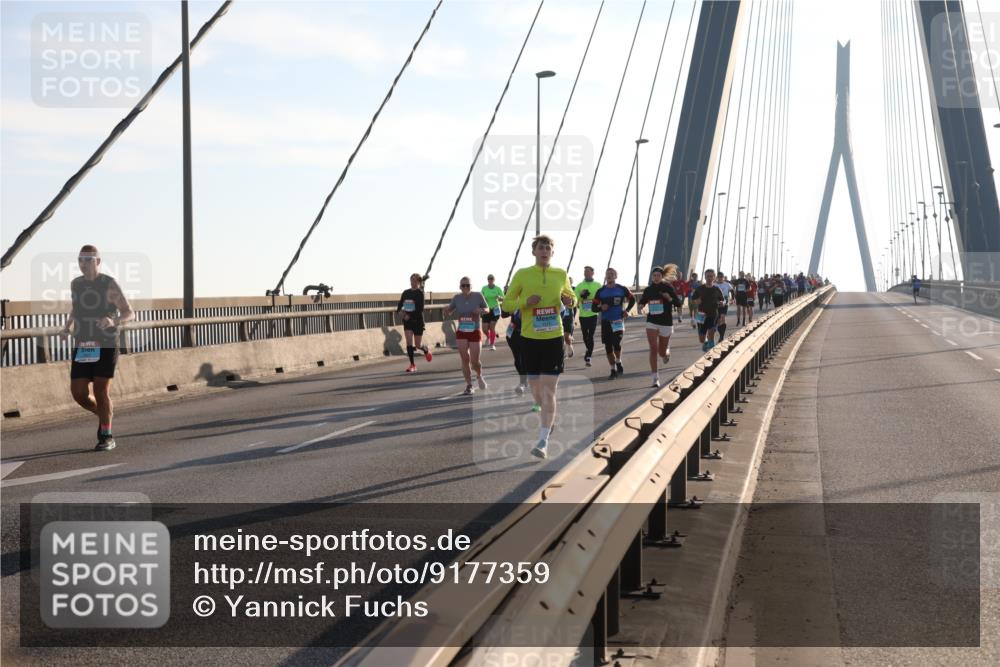 03.10.2025 - Köhlbrandbrückenlauf Yannick Fuchs http://msf.ph/oto/9177359 03.10.2025 08:27:45 Position 1  meine-sportfotos.de