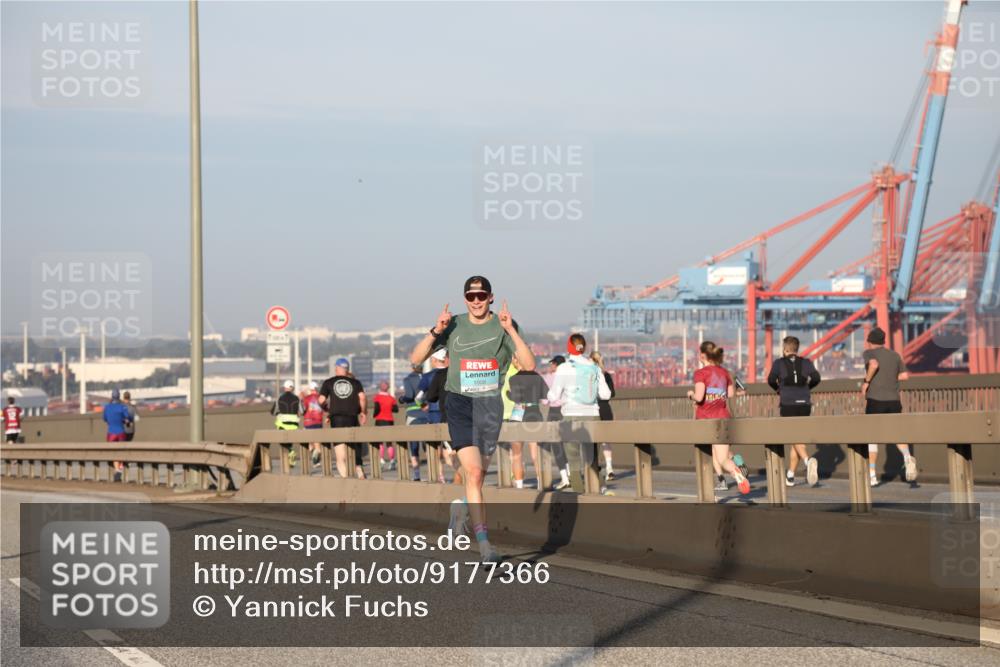 03.10.2025 - Köhlbrandbrückenlauf Yannick Fuchs http://msf.ph/oto/9177366 03.10.2025 08:27:53 Position 1 1008 meine-sportfotos.de