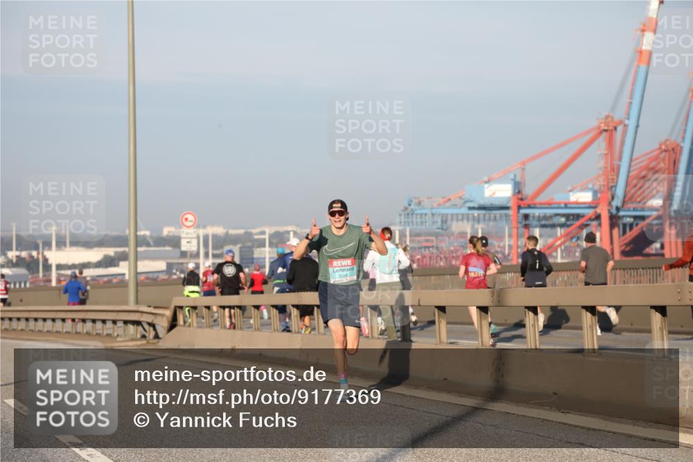 03.10.2025 - Köhlbrandbrückenlauf Yannick Fuchs http://msf.ph/oto/9177369 03.10.2025 08:27:53 Position 1 1008, 2125 meine-sportfotos.de