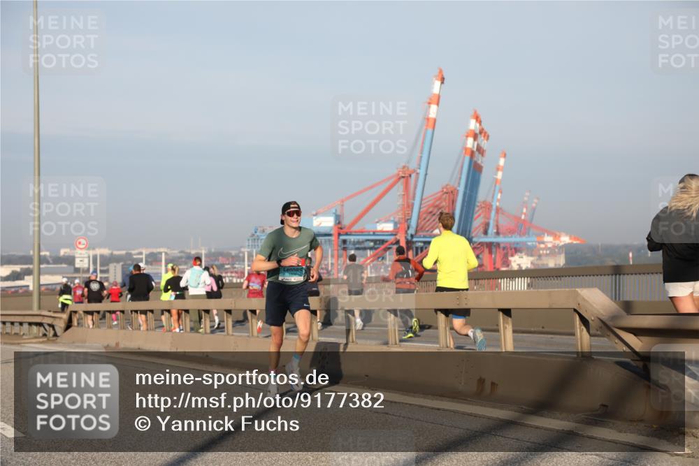 03.10.2025 - Köhlbrandbrückenlauf Yannick Fuchs http://msf.ph/oto/9177382 03.10.2025 08:27:54 Position 1  meine-sportfotos.de