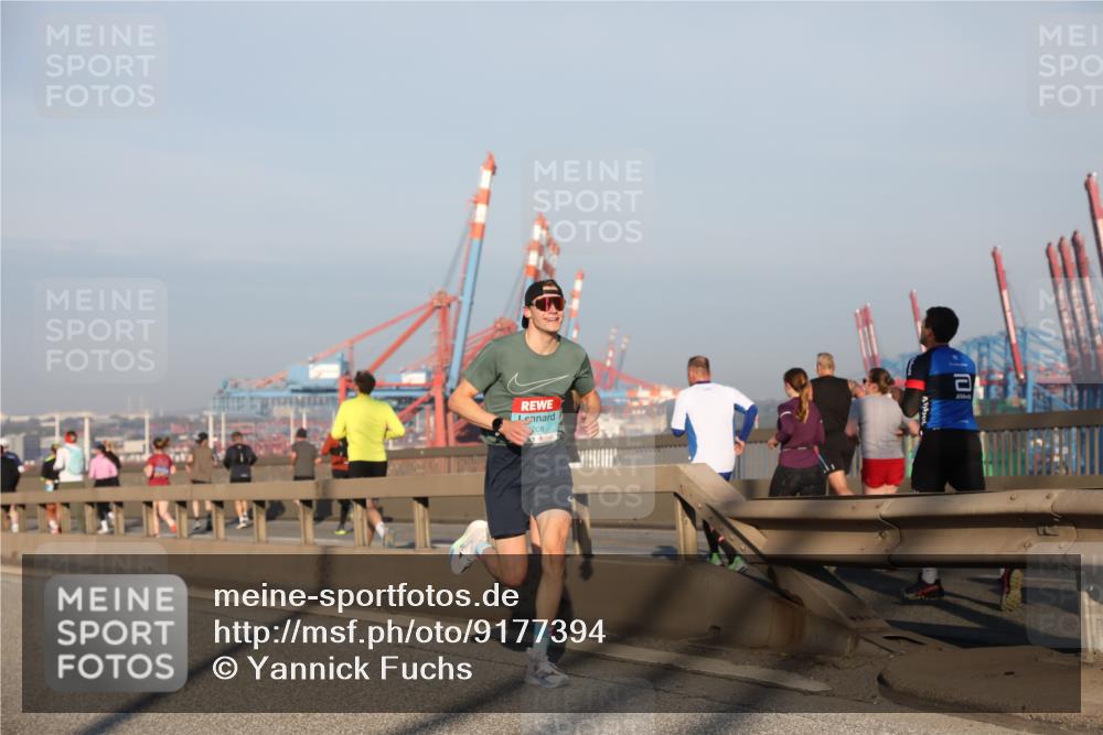 03.10.2025 - Köhlbrandbrückenlauf Yannick Fuchs http://msf.ph/oto/9177394 03.10.2025 08:27:55 Position 1 008 meine-sportfotos.de