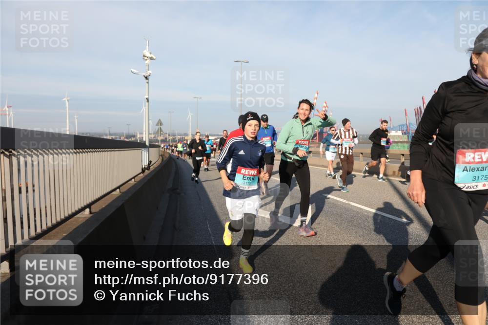 03.10.2025 - Köhlbrandbrückenlauf Yannick Fuchs http://msf.ph/oto/9177396 03.10.2025 08:48:26 Position 2 3178, 3175 meine-sportfotos.de