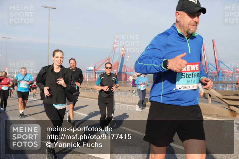 03.10.2025 - Köhlbrandbrückenlauf Yannick Fuchs http://msf.ph/oto/9177415 03.10.2025 08:48:28 Position 2 1510 meine-sportfotos.de