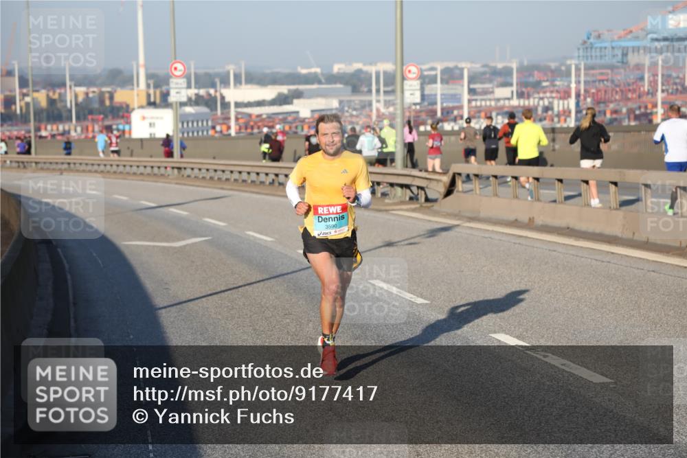 03.10.2025 - Köhlbrandbrückenlauf Yannick Fuchs http://msf.ph/oto/9177417 03.10.2025 08:27:59 Position 1 3590 meine-sportfotos.de