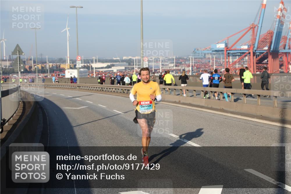 03.10.2025 - Köhlbrandbrückenlauf Yannick Fuchs http://msf.ph/oto/9177429 03.10.2025 08:28:00 Position 1 3590 meine-sportfotos.de