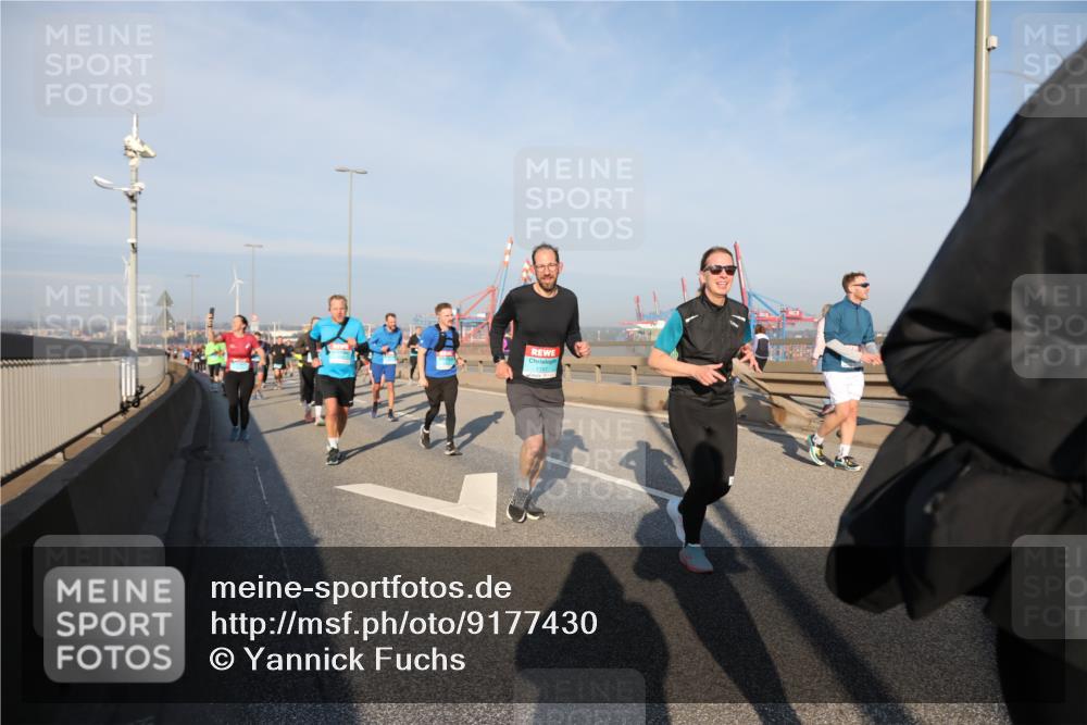 03.10.2025 - Köhlbrandbrückenlauf Yannick Fuchs http://msf.ph/oto/9177430 03.10.2025 08:48:30 Position 2  meine-sportfotos.de