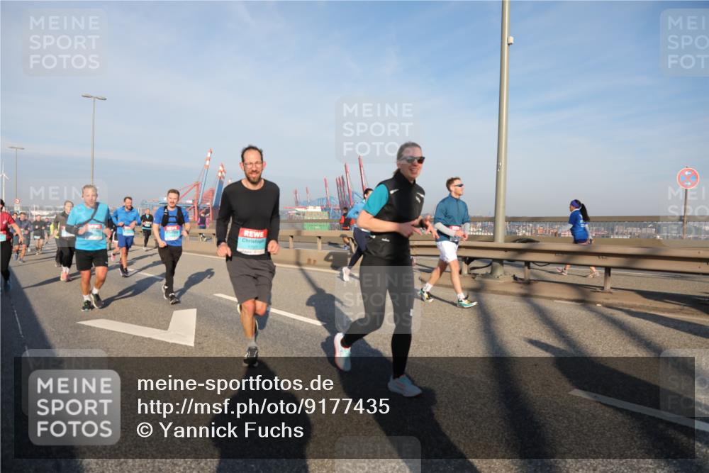 03.10.2025 - Köhlbrandbrückenlauf Yannick Fuchs http://msf.ph/oto/9177435 03.10.2025 08:48:30 Position 2  meine-sportfotos.de