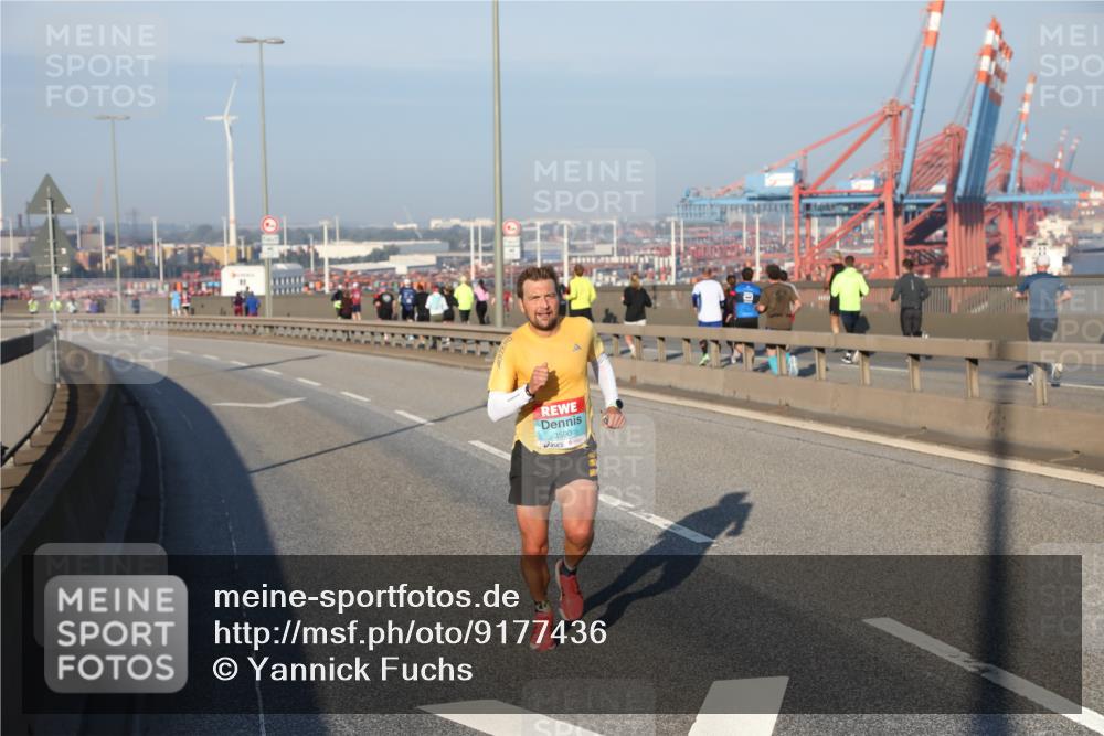 03.10.2025 - Köhlbrandbrückenlauf Yannick Fuchs http://msf.ph/oto/9177436 03.10.2025 08:28:00 Position 1 3590 meine-sportfotos.de