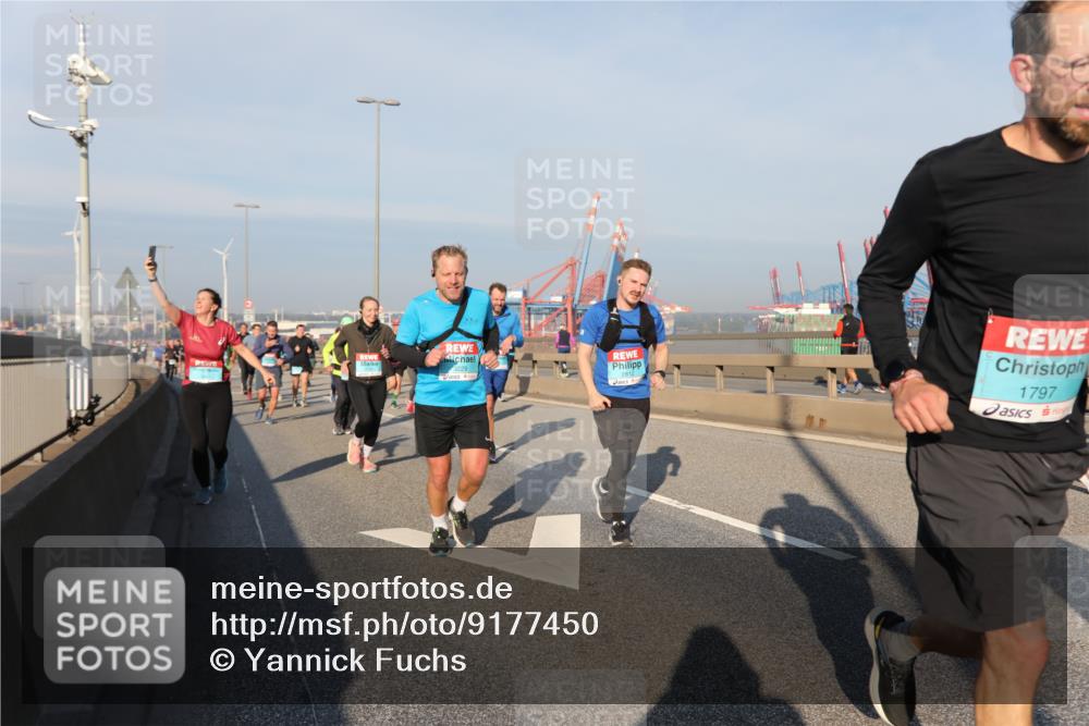 03.10.2025 - Köhlbrandbrückenlauf Yannick Fuchs http://msf.ph/oto/9177450 03.10.2025 08:48:31 Position 2 2812, 1797 meine-sportfotos.de