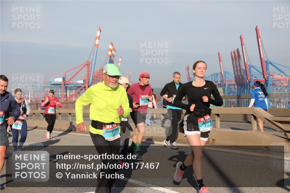 03.10.2025 - Köhlbrandbrückenlauf Yannick Fuchs http://msf.ph/oto/9177467 03.10.2025 08:48:34 Position 2 1164, 2832, 485 meine-sportfotos.de