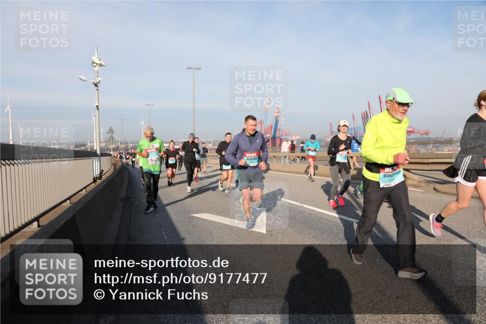 03.10.2025 - Köhlbrandbrückenlauf Yannick Fuchs http://msf.ph/oto/9177477 03.10.2025 08:48:35 Position 2 116 meine-sportfotos.de