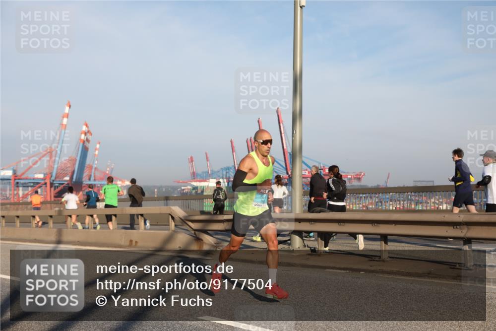 03.10.2025 - Köhlbrandbrückenlauf Yannick Fuchs http://msf.ph/oto/9177504 03.10.2025 08:28:31 Position 1  meine-sportfotos.de