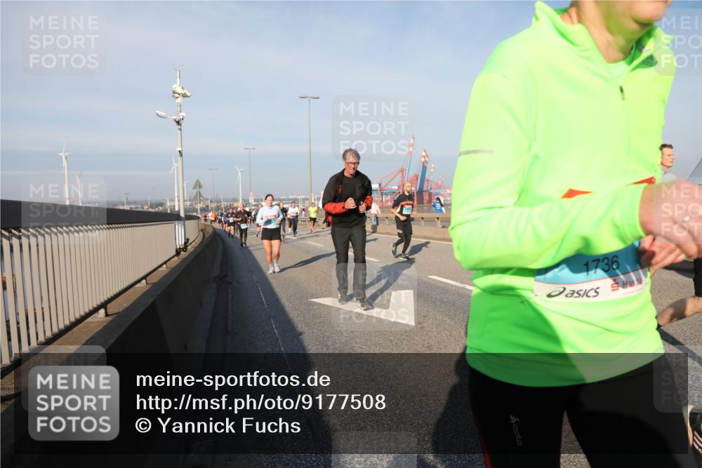 03.10.2025 - Köhlbrandbrückenlauf Yannick Fuchs http://msf.ph/oto/9177508 03.10.2025 08:48:40 Position 2 1736 meine-sportfotos.de